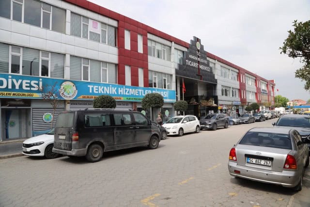Ticaret merkezi yetersiz kaldı