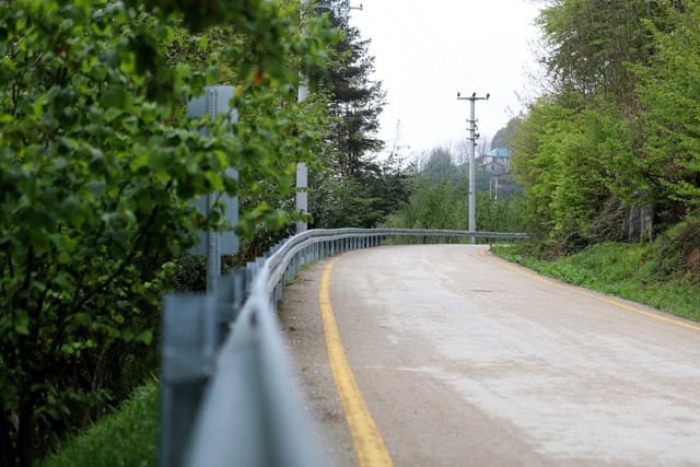 Taşyatak’ta çelik bariyer montajı tamamlandı