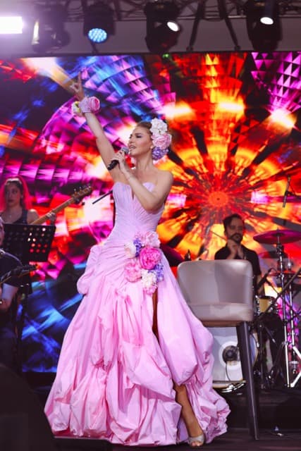 Gülben Ergen, Kurban Bayramı'nın ilk gününde Kıbrıs Limak Otel'de sahne aldı