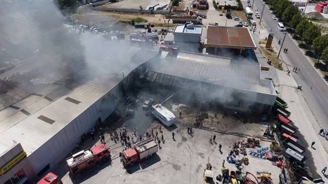 Traktör fabrikasında yangın