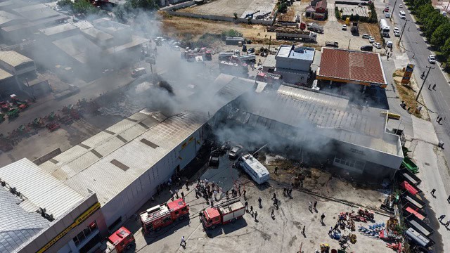 Traktör fabrikasında yangın