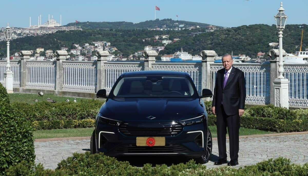 Başkan Erdoğan Togg’un yeni modeli T10F’yi test etti
