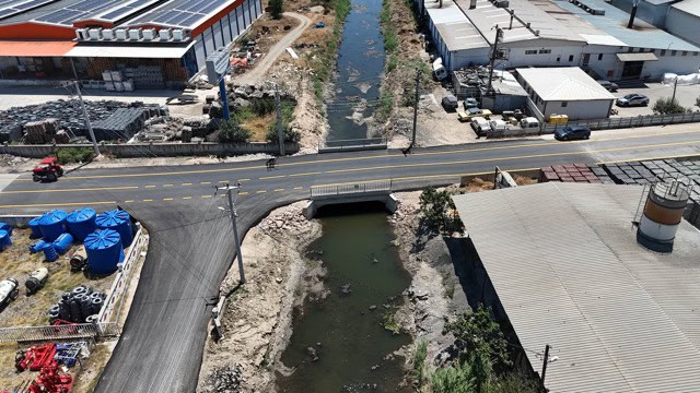Geyve'deki dar ve eski menfez genişletilerek yeniden hizmete alındı