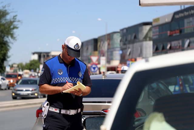 Büyükşehir yayaları zora sokan kaldırım işgalini sıkı takibe aldı
