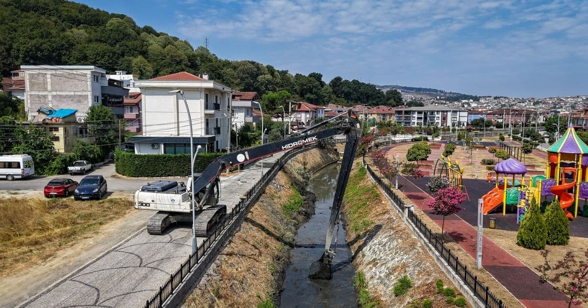 Çevre ve su sağlığı için dere ıslah çalışmaları devam ediyor