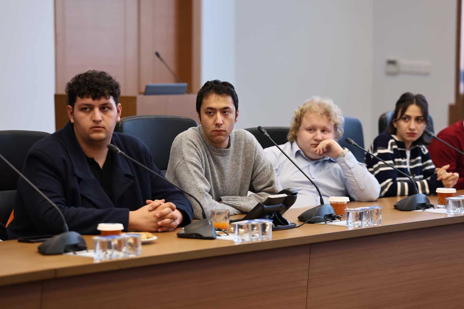 Başkan Alemdar 17 ülkeden gençleri ağırladı