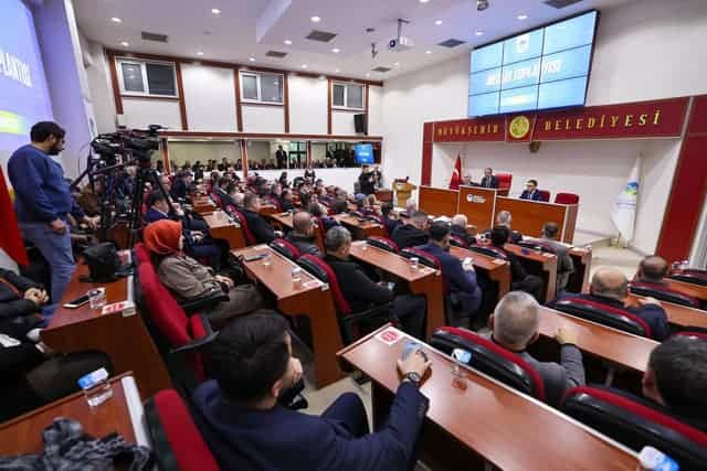 Yatırım ve ekonomi konulu büyük toplantı, Büyüşehir Belediyesi konferans salonunda gerçekleşiyor.