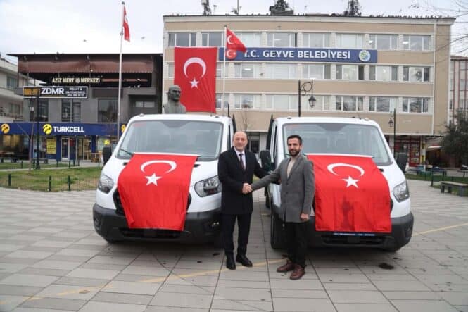 geyve-belediyesi-iki-arac-arac-daha-alarak-filosunu-guclendirdi-3327