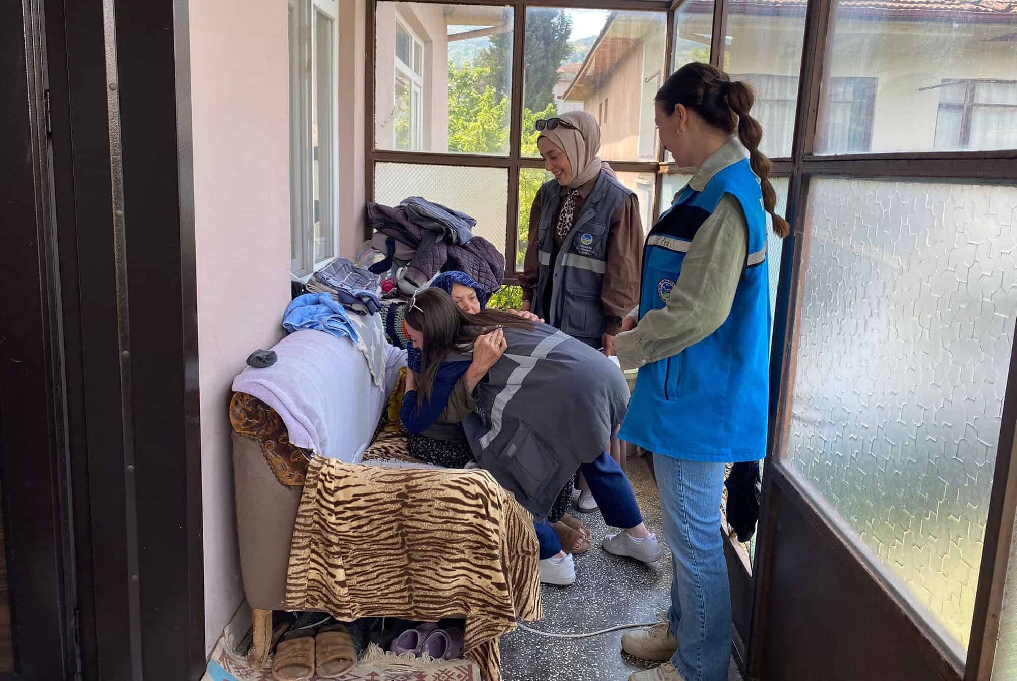 yadem-2025te-16-ilcede-binlerce-yasliya-hizmet-ulastirdi-5311