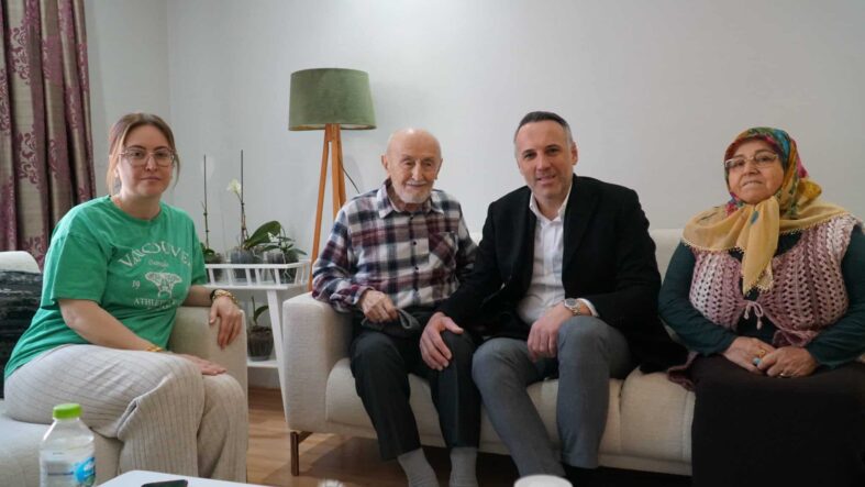 Basın Merkezi'nde otomatik taslak hazırlama süreci gösteriliyor.