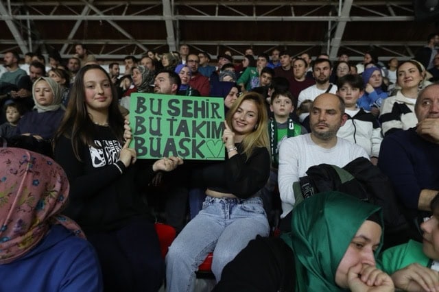 buyuksehir-basketbol-eskisehiri-farkla-gecerek-liderligini-korudu-5323