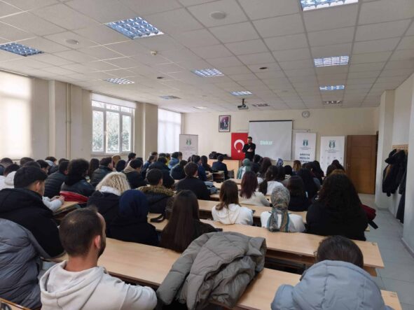 Arifiye MYO’da Otomotiv Sektöründe Teknik Elemanların Sorumlulukları ve Mezunların Rolü Konuşuldu