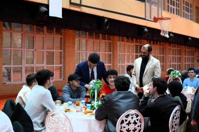 SUBÜ'de 500 Kişilik İftar Etkinliği ile Öğrenciler ve Akademik Kadro Birlikte Buluştu