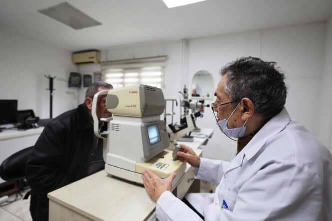 Büyükşehir Belediyesi Yaşlılara Tıp Merkezi’nde Sağlık Taraması ve Moral Desteği Sağladı