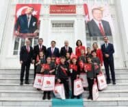 Sakarya’da 23 Nisan’da Öğrenciler Valilikte Temsili Görev Heyecanı Yaşadı