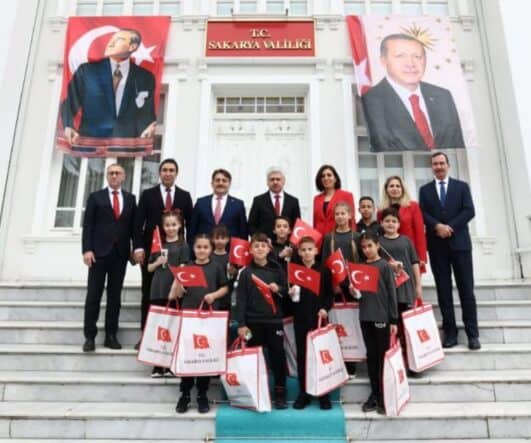 Sakarya’da 23 Nisan’da Öğrenciler Valilikte Temsili Görev Heyecanı Yaşadı