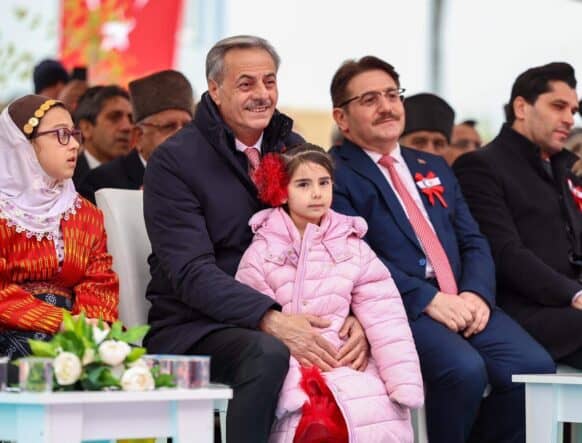 Arifiye İlkokulu’nda 23 Nisan Kutlamaları: Başkan Alemdar Çocukların Sevincine Ortak Oldu