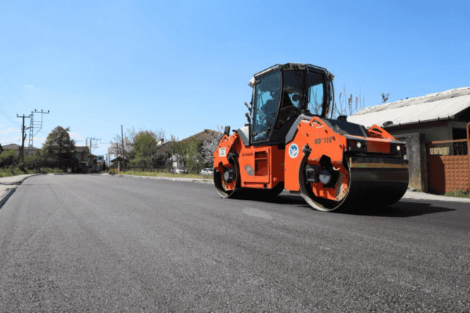 Akyazı’da 3 Mahallede 8 Kilometrelik Yol Modern Asfaltla Yenileniyor