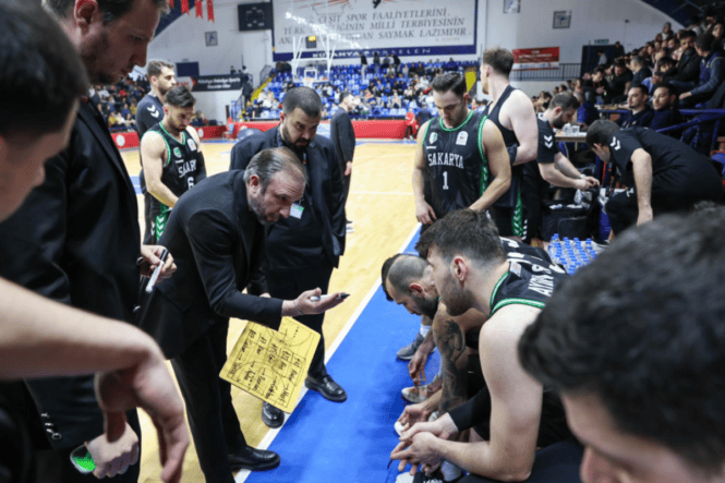 Sakarya Büyükşehir Basketbol Takımı, Kütahya Deplasmanında 1. Lig'e Yükseldi
