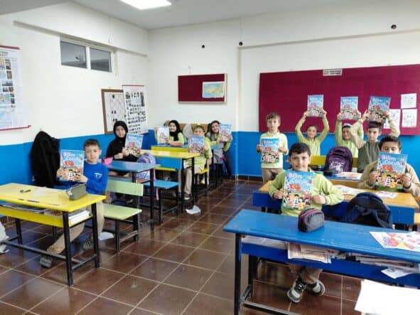 Sakarya'da Kırsaldaki Öğrencilere Bilim Tohumları Projesiyle Bilimsel Dergi ve Atölye Desteği