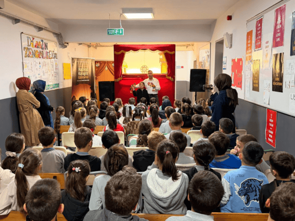 Sakarya’da 'Bir Hikâye Bin Neşe' Projesiyle Çocuklara Eğlenceli Eğitim Desteği Ulaşıyor