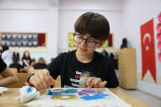 Sakarya’da 23 Nisan’da Çocuklar Sanatla Buluştu: SAMEK Eğitmenleriyle Renkli Atölye Çalışması