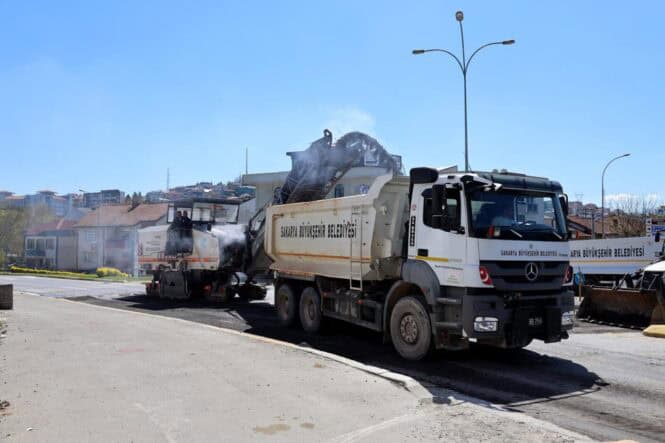 Sakarya’da Asfalt Sezonu Öncesi Ana Yollarda Bakım ve Onarım Çalışmaları Sürüyor