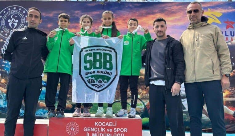 Sakarya Büyükşehirli Atletler Kocaeli Kros Yarışlarında Yarı Finale Yükseldi