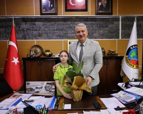 Serdivan’da 23 Nisan Ulusal Egemenlik ve Çocuk Bayramı’nda Başkanlık Koltuğu Sembolik Olarak Devredildi