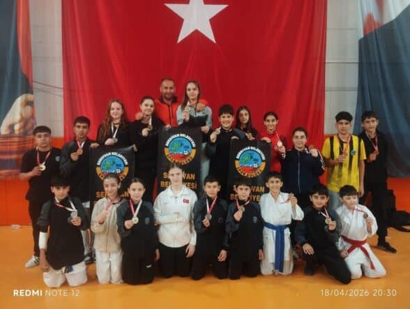 Serdivan Belediyesi Karate Takımı, 23 Nisan Şampiyonası’nda 10 Birincilik ve 25 Madalya Elde Etti