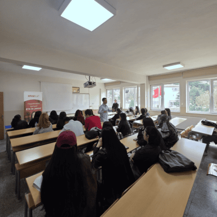 Sakarya MYO’da Turizmde Değişen Trendler ve Sektörün Geleceği Öğrencilere Anlatıldı