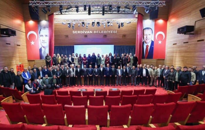 Serdivan’ın Ulaşımında Yeni Dönem: Raylı Sistem Projesi ve Altyapı Yatırımları Toplantıda Ele Alındı