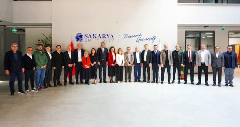 Sakarya Üniversitesi İşletme Fakültesi Danışma Kurulu Toplantısında Eğitimde Yetkinlik ve Sektör Deneyimi Konuşuldu