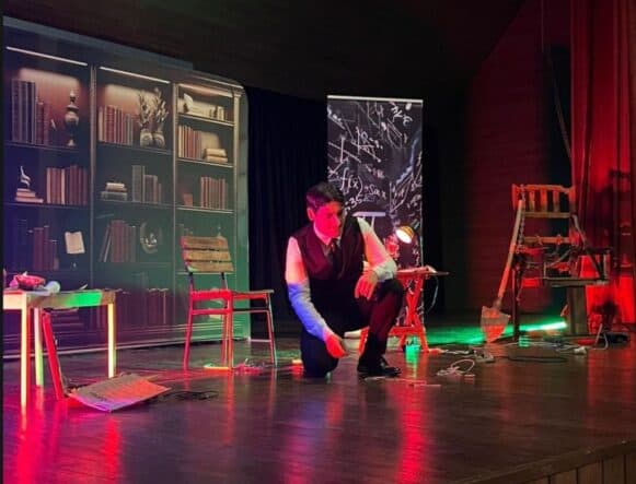 Serdivan’da Nikola Tesla’nın Hayatını Anlatan Oyun Yoğun Katılımla Sahnede