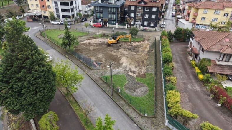 Serdivan İstiklal Mahallesi’nde 3 Hekimli Sağlık Ocağı İçin İlk Kazma Vuruldu